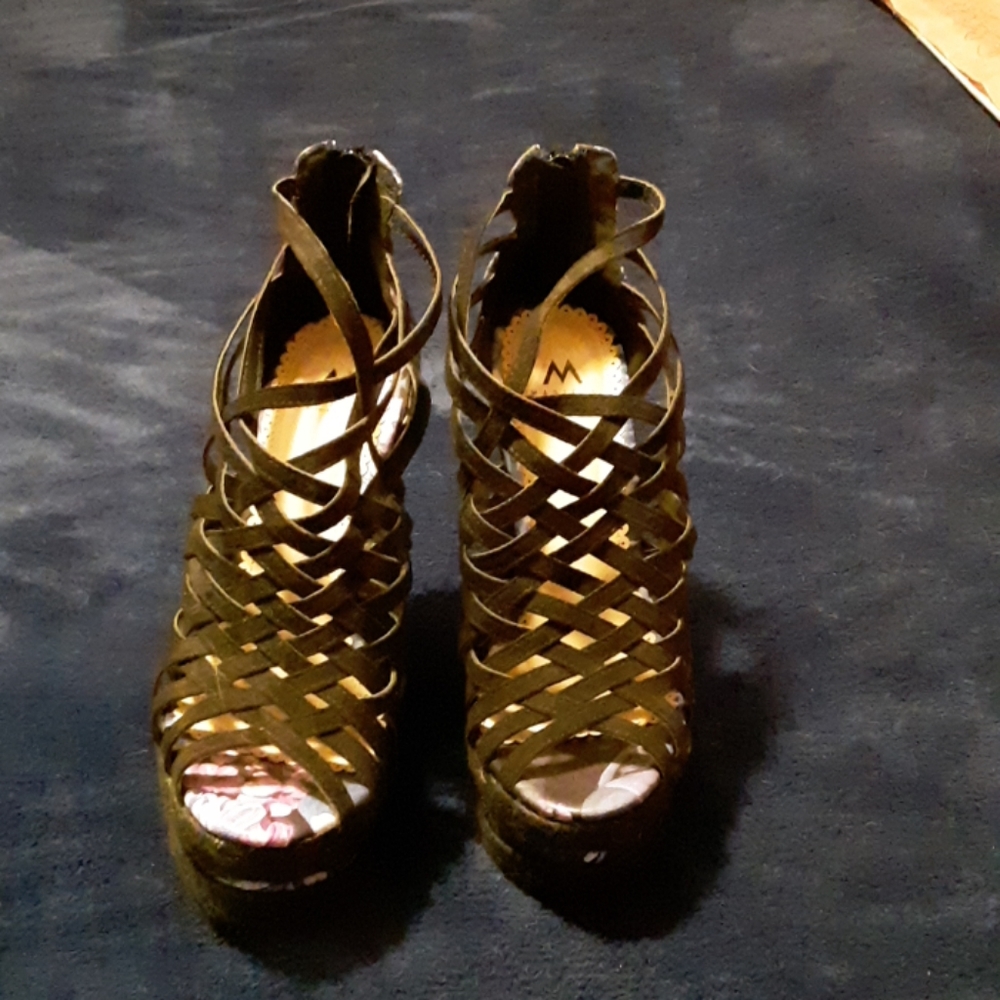 Platforms - Picture 3 of 3